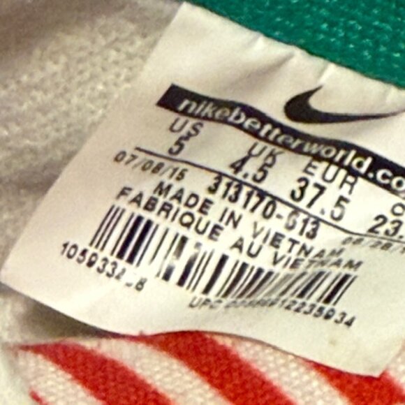 Nike SB Dunk Low Candy Cane Striped Tennis Shoe - Picture 16 of 16